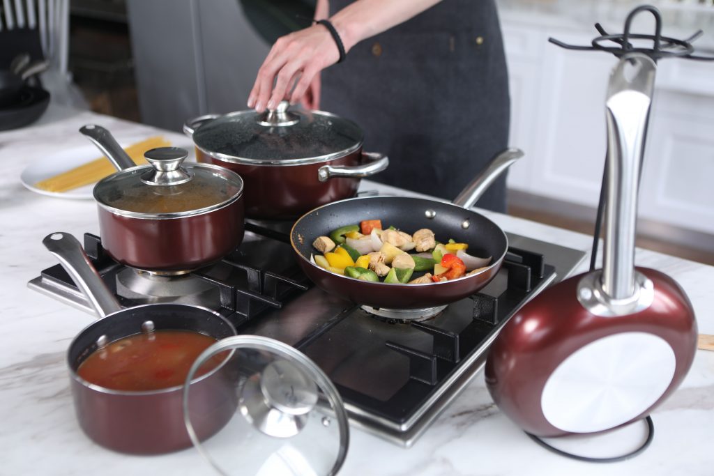 Featured Image of the Best Stainless Steel Cookware Brands & Products in India 2020